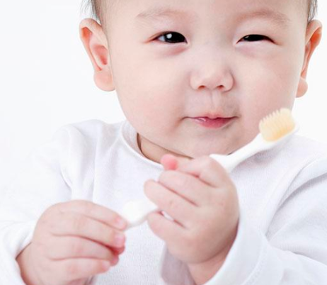 寶寶幾歲開始刷牙 越早越好 寶寶幾歲開始刷牙 越早越好