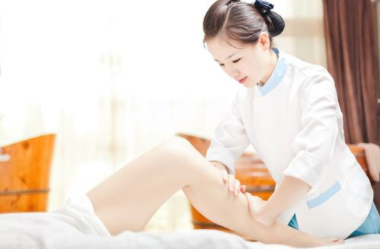 孕婦腳腫可以用熱水泡腳嗎 如何緩解孕晚期水腫