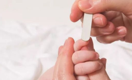 寶寶滿月之前不能剪指甲嗎   指甲多久剪一次好