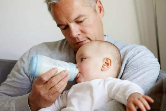 新生兒嗆奶怎么辦 預防寶寶嗆奶的方法 新生兒嗆奶怎么辦 預防寶寶嗆奶的方法