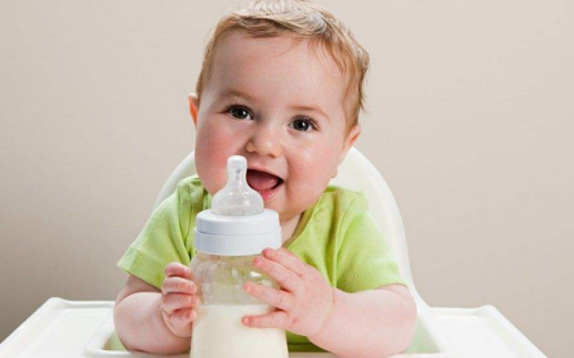 新生兒嗆奶怎么辦 預防寶寶嗆奶的方法 新生兒嗆奶怎么辦 預防寶寶嗆奶的方法