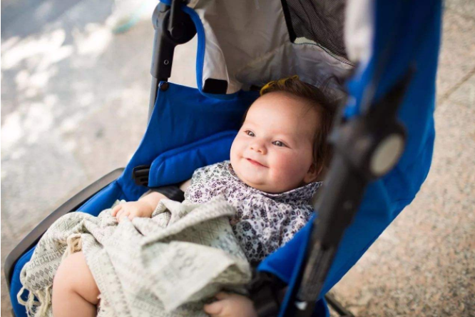 新生兒多大可以出門 新生兒出門需要注意什么