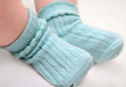 冬天要不要給寶寶穿襪子 要注意什么