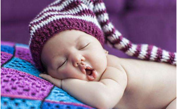 寶寶睡覺(jué)翻白眼正常嗎 寶寶睡覺(jué)翻白眼是怎么回事