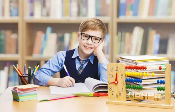 孩子做作業(yè)家長(zhǎng)不能玩手機(jī)嗎 家長(zhǎng)玩手機(jī)有什么影響 孩子做作業(yè)家長(zhǎng)不能玩手機(jī)嗎 家長(zhǎng)玩手機(jī)有什么影響