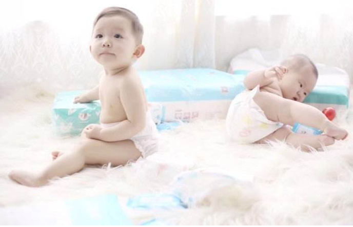 寶寶用紙尿褲好還是拉拉褲好 怎么判斷寶寶應該使用紙尿褲還是拉拉褲 寶寶用紙尿褲好還是拉拉褲好 怎么判斷寶寶應該使用紙尿褲還是拉拉褲