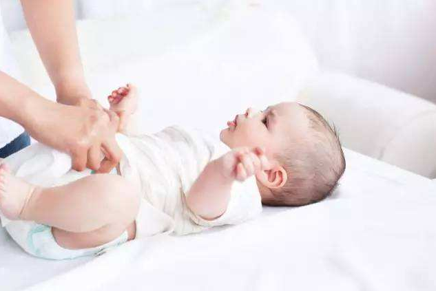 紙尿褲容易漏尿是什么原因 怎么穿紙尿褲不容易漏尿