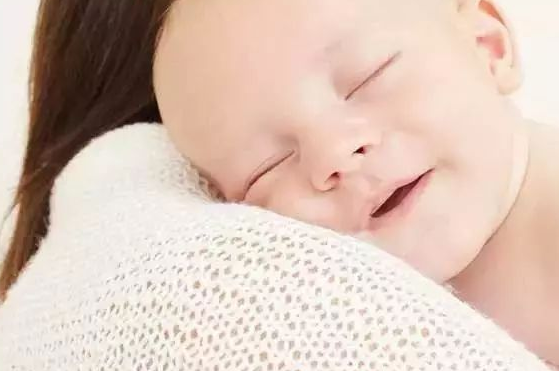 長時間抱寶寶有危害 長時間抱寶寶的危害 長時間抱寶寶有危害 長時間抱寶寶的危害