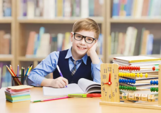 孩子做作業(yè)家長不能玩手機嗎  家長玩手機有什么影響