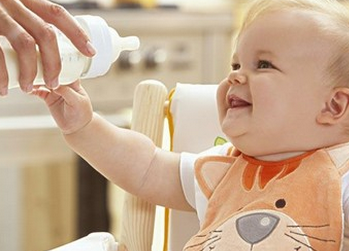 寶寶奶粉沖調(diào)要注意 別亂來