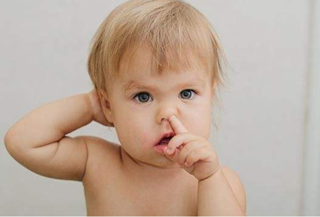 孩子愛摳鼻子怎么辦 孩子愛摳鼻子是什么原因