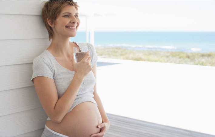 孕晚期總是口渴是什么原因 孕婦如何科學(xué)喝水