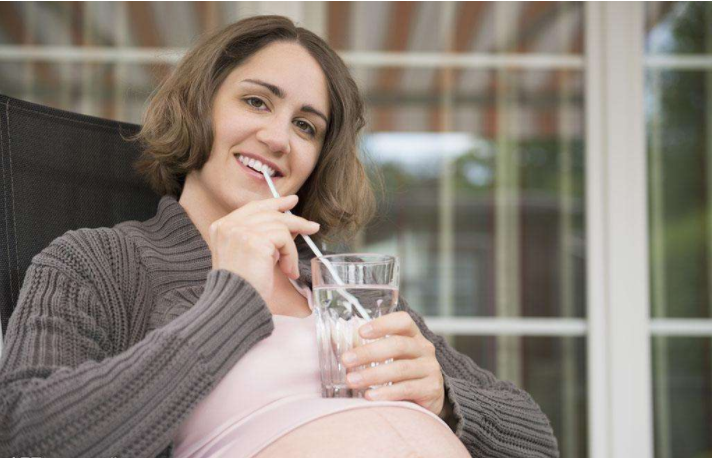 孕晚期總是口渴是什么原因 孕婦如何科學(xué)喝水