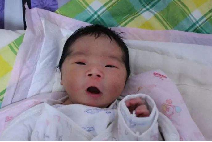 新生兒痤瘡多久能好 新生兒痤瘡怎么護理好 新生兒痤瘡多久能好 新生兒痤瘡怎么護理好