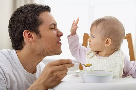 寶寶腸胃炎嘔吐怎么辦   腸胃炎嘔吐解決方法