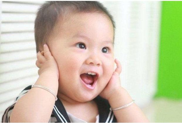 寶寶耳朵壓變形怎么辦 新生兒耳朵定型小妙招 寶寶耳朵壓變形怎么辦 新生兒耳朵定型小妙招