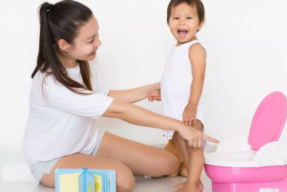 寶寶坐便器多大開始用  寶寶幾歲開始如廁訓練