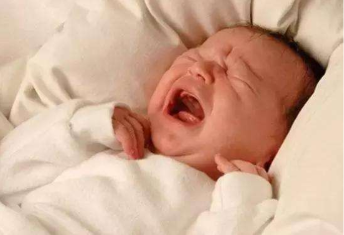 寶寶睡覺一放就醒怎么辦 寶寶睡覺一放就醒是怎么回事