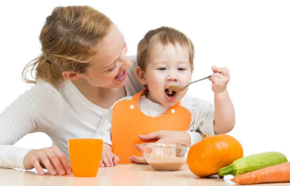 寶寶每天吃多少正常   寶寶每天輔食奶量標準