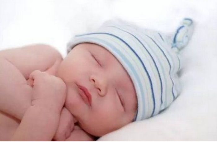 寶寶睡覺老是一抖一抖的正常嗎 如何讓寶寶快速入睡