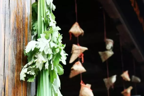 新生兒艾葉洗澡好嗎  新生兒艾葉洗澡注意事項(xiàng)