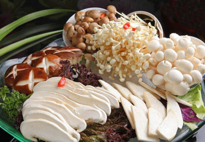 孕期吃火鍋會導(dǎo)致胎兒畸形嗎 孕期吃火鍋的正確打開方式