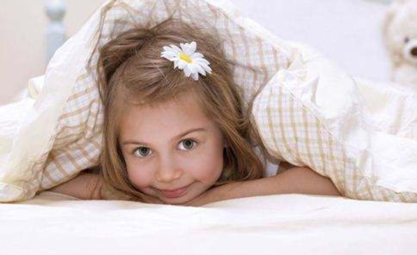 光照過度會導致性早熟是真的嗎 如何預防性早熟