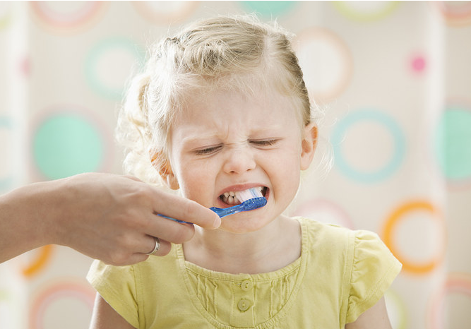 寶寶不愛刷牙怎么辦 寶寶刷牙不配合怎么做好 寶寶不愛刷牙怎么辦 寶寶刷牙不配合怎么做好