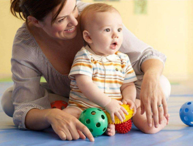 寶寶多大能聽懂大人話 如何促進寶寶語言能力發展 寶寶多大能聽懂大人話 如何促進寶寶語言能力發展