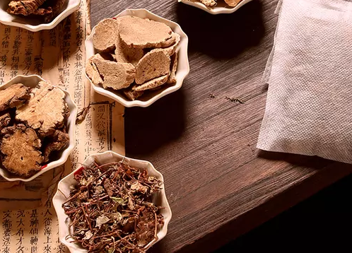 冬季泡腳有哪些好處,冬季泡腳要注意什么