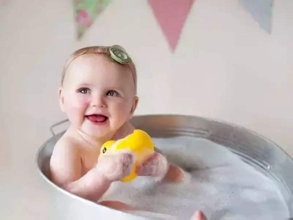 新生兒冬天多久洗一次澡 冬天怎么洗澡最科學