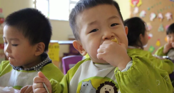 幼兒園冬至吃餃子語錄 2018冬至幼兒園包餃子活動內(nèi)容