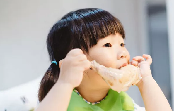 6-12月寶寶吃什么好 6-12月寶寶喂養技巧