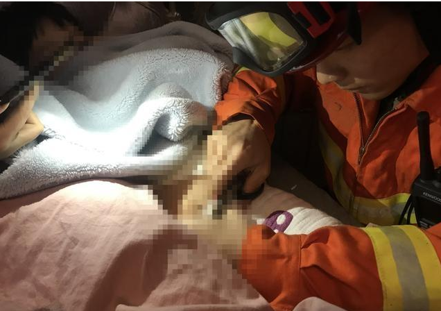 睡袋拉鏈卡住男童下體是怎么回事 被睡袋拉鏈卡住下體的男童怎么樣了