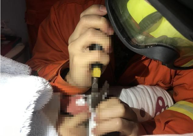 睡袋拉鏈卡住男童下體是怎么回事 被睡袋拉鏈卡住下體的男童怎么樣了