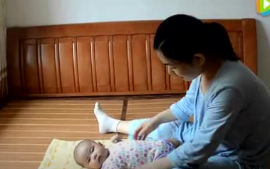 寶寶不會抬頭怎么訓練 寶寶抬頭訓練方法