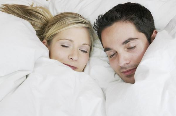 夫妻備孕多久同房一次比較合適 什么姿勢更容易受孕