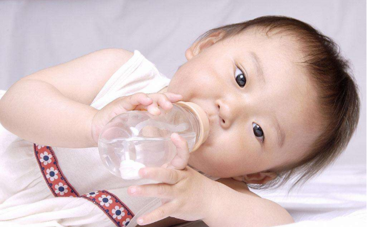 寶寶喉嚨一直有痰是怎么回事 寶寶喉嚨有痰咳不出怎么辦