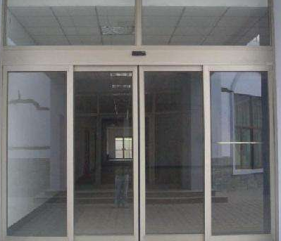 六歲女童被試衣鏡砸傷身亡 家長帶孩子出去要注意這幾個地方