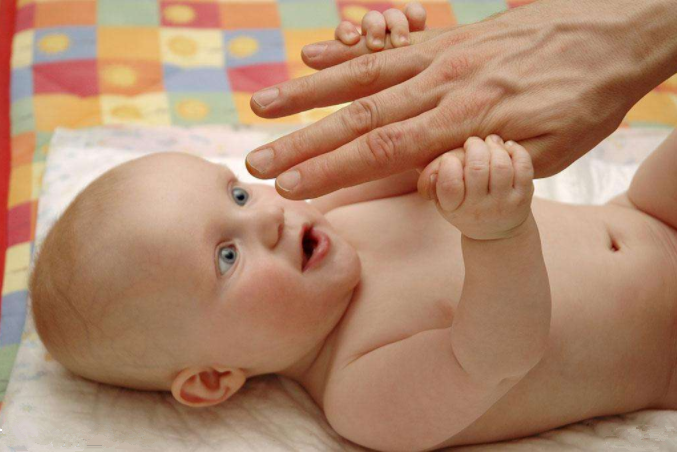 寶寶斗雞眼正常嗎 寶寶斗雞眼怎么辦 寶寶斗雞眼正常嗎 寶寶斗雞眼怎么辦