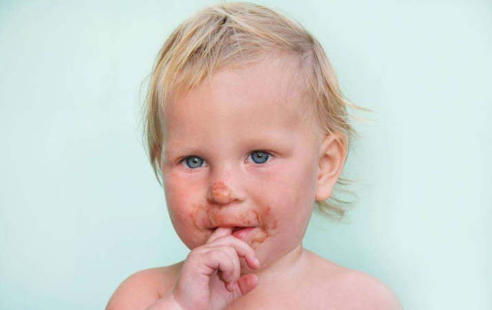 寶寶喜歡吸手指怎么辦 寶寶愛吸手指是什么原因 寶寶喜歡吸手指怎么辦 寶寶愛吸手指是什么原因