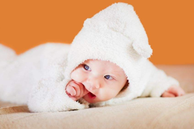 寶寶喜歡吸手指怎么辦 寶寶愛吸手指是什么原因 寶寶喜歡吸手指怎么辦 寶寶愛吸手指是什么原因