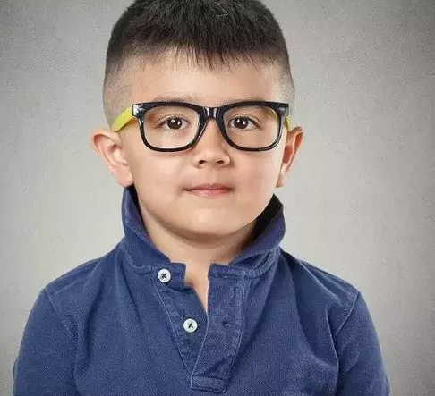 孩子近視的原因 孩姿近視后恢復地的黃金時期是多久 孩子近視的原因 孩姿近視后恢復地的黃金時期是多久