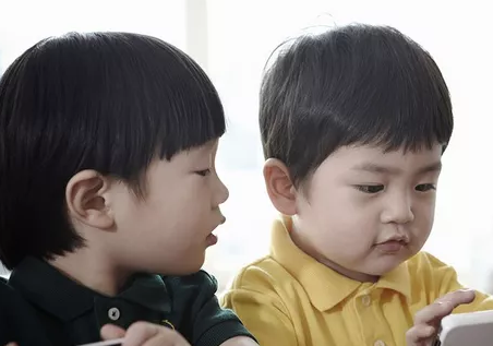 孩子近視的原因 孩姿近視后恢復地的黃金時期是多久 孩子近視的原因 孩姿近視后恢復地的黃金時期是多久