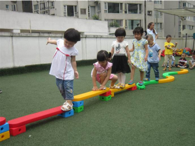 冬天可以帶寶寶泡溫泉嗎 冬天適合寶寶的戶外運動有哪些