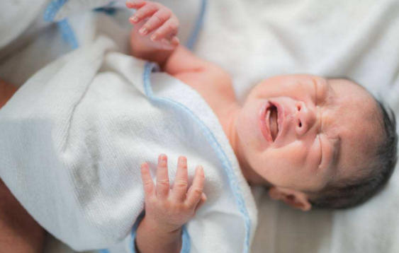 寶寶睡醒就哭是怎么回事 寶寶睡醒就哭的原因