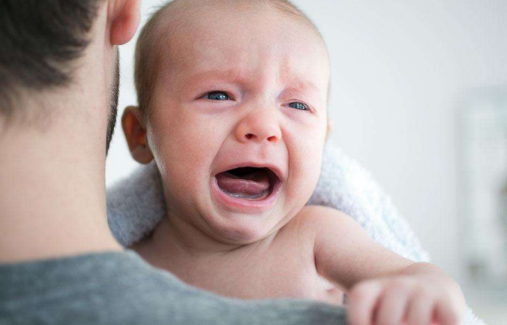 寶寶睡醒就哭是怎么回事 寶寶睡醒就哭的原因