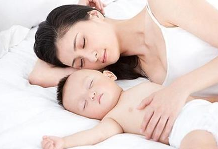 寶寶睡醒就哭是怎么回事 寶寶睡醒就哭的原因