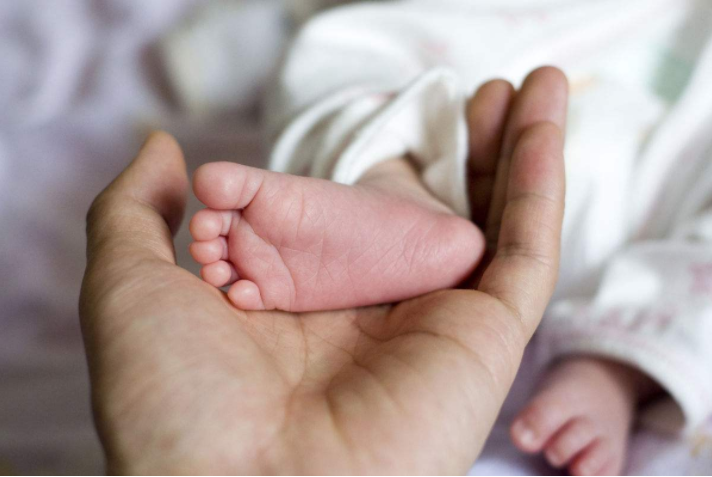 新生兒為什么要留腳印 醫院留新生兒腳印有什么用