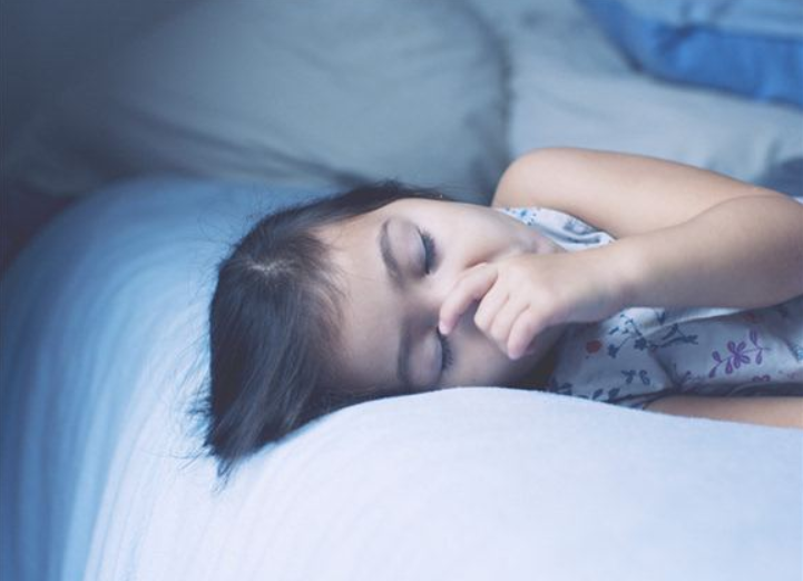 孩子晚上睡覺磨牙是肚子有蛔蟲嗎 孩子睡覺磨牙怎么辦